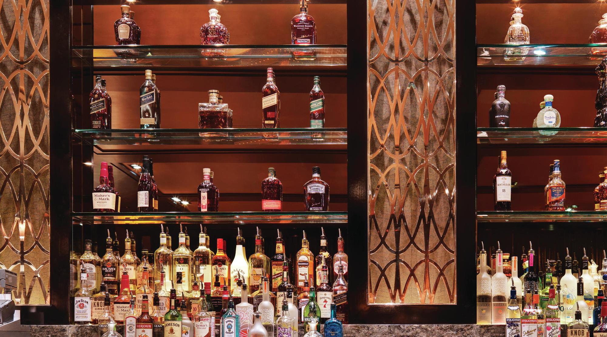 A great alternative to the pulsating vibe of a vibrant nightclub, Lily is a unique upscale nightlife destination.