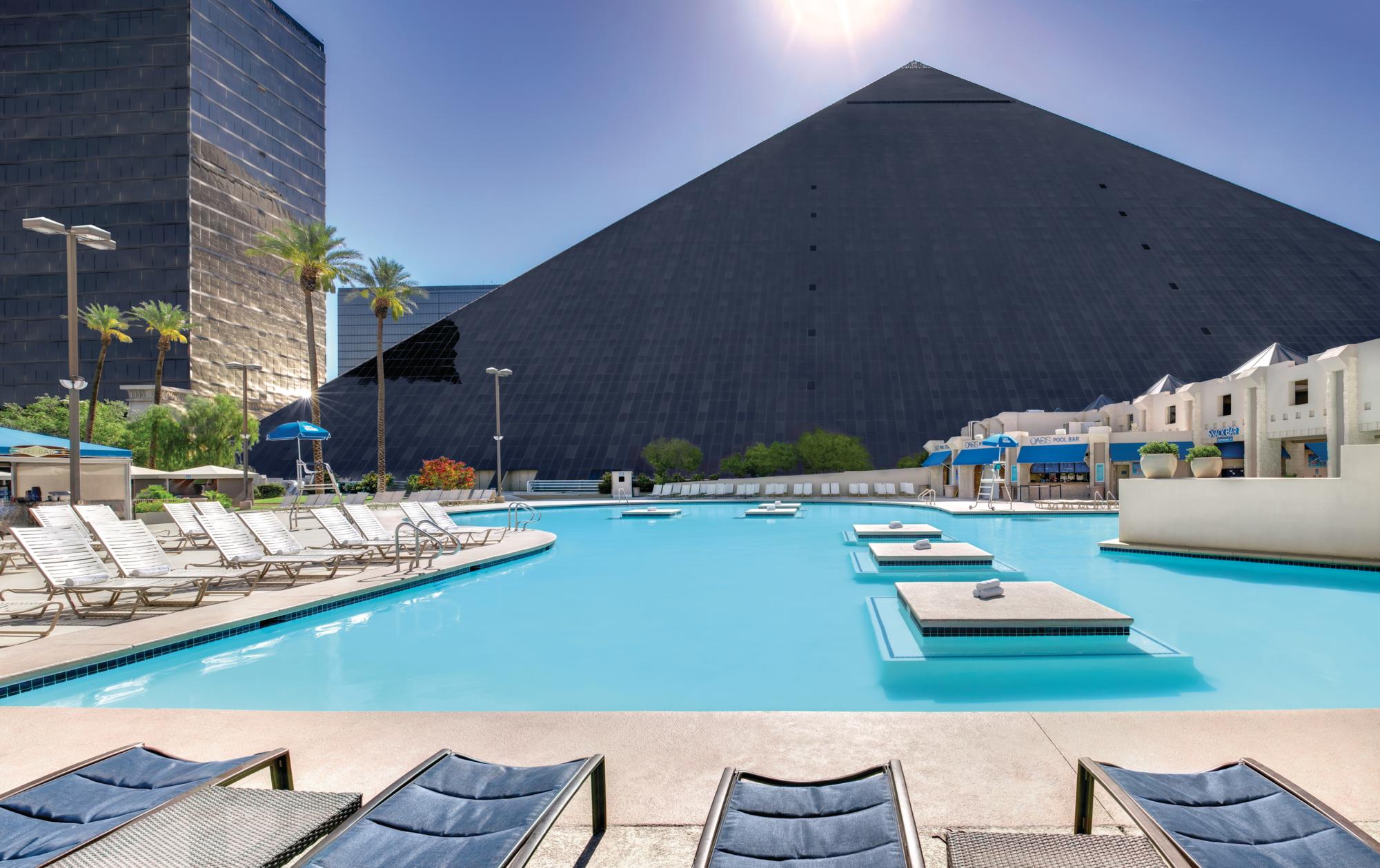 Las Vegas Pools, Lounge Chairs &amp; Cabanas